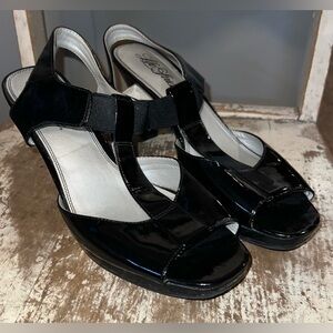 Life Stride Heels Size 9.5